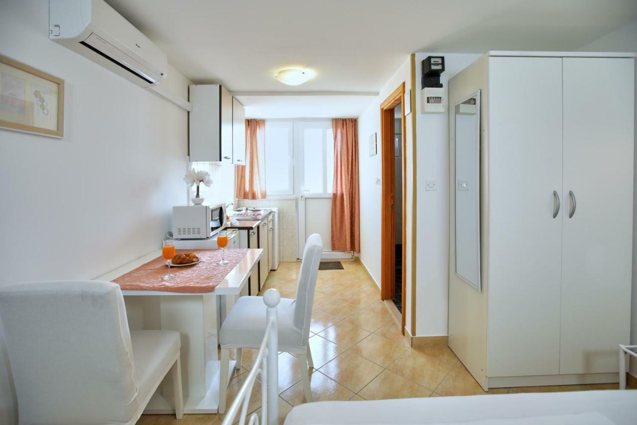 Studio Kristic, Cozy Studio With A Terrace Дубровник Екстер'єр фото